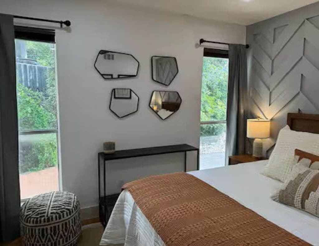 2 habitaciones, tabla de planchar con plancha, wifi y ropa de cama 