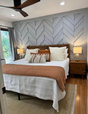 2 bedrooms, iron/ironing board, WiFi, bed sheets - Modern condo near trail, dining & downtown hotspots (Austin)