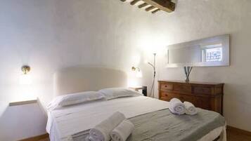 2 bedrooms, desk, iron/ironing board, WiFi (free)