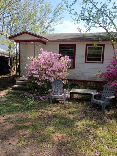 Perfect 1-bedroom building with AC in tranquil Goose Creek