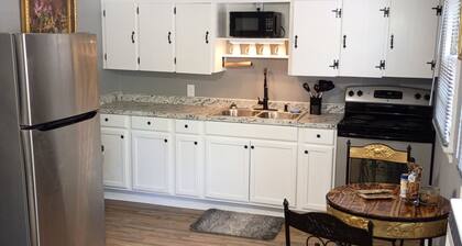 Perfect 1-bedroom building with AC in tranquil Goose Creek