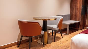 Camera Standard con letto matrimoniale o 2 letti singoli | Ristoranti