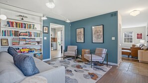 Living area - Traditional Southold Home, Private Pool, Perfect for Families (Southold)