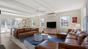 Living area - Traditional Southold Home, Private Pool, Perfect for Families (Southold)