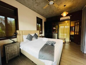 In-room safe, blackout drapes, iron/ironing board, free WiFi - Hoianbang Beach Front Villa & Restaurant (Hoi An)