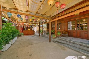 Tweepersoonskamer, balkon, uitzicht op tuin | Terras