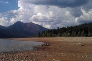 Beach - The Back Nine Retreat With A Private Hot Tub, WiFi, Views & Fun! (Cle Elum)