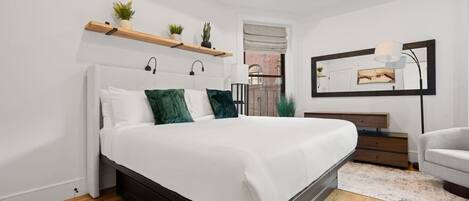 Desk, iron/ironing board, WiFi, bed sheets