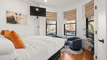 Desk, iron/ironing board, WiFi, bed sheets