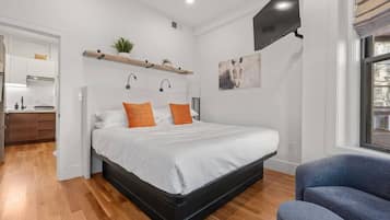 Desk, iron/ironing board, WiFi, bed sheets