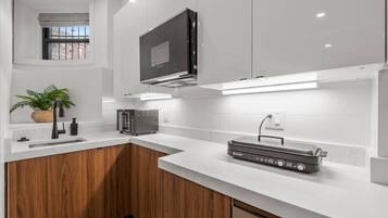 Refrigerador, microondas, horno, placa de cocina