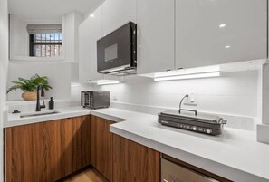 Refrigerador, microondas, horno, placa de cocina