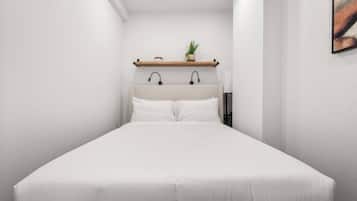 Desk, iron/ironing board, WiFi, bed sheets
