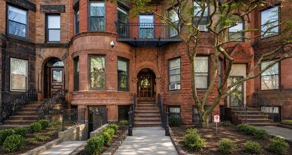 Sleek Modern 2 Bed: King + Queen | Suite 6