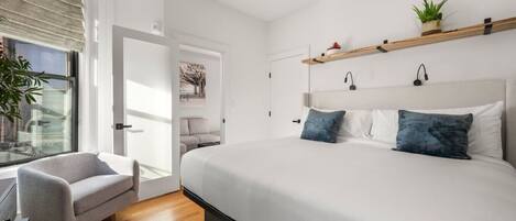 Desk, iron/ironing board, WiFi, bed sheets