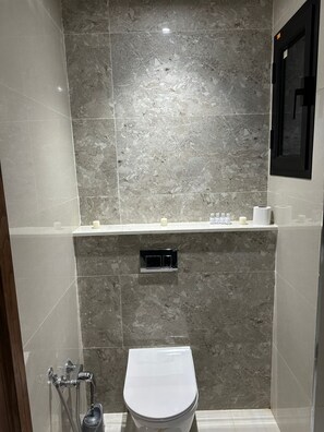 Hair dryer, towels, soap, toilet paper - Luxe & Harmonie: Your private haven of peace (Ain Zaghwen)