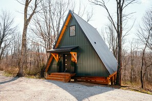 Exterior - Oak Hollow | Hocking Hills (McArthur)