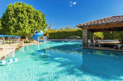 Urban Oasis Private Resort-Style Home w/ Pool, Spa & Prime Location