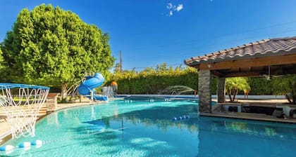 Urban Oasis Private Resort-Style Home w/ Pool, Spa & Prime Location