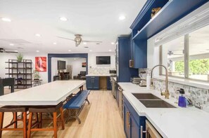 Private kitchen - Urban Oasis Private Resort-Style Home w/ Pool, Spa & Prime Location (Phoenix)