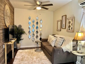 Living area - Waterfront Home with stunning views & Hot tub- rent Golf Cart/Kayak/Boat (Hayes)