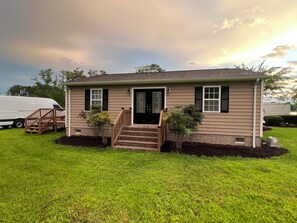 Exterior - Waterfront Home with stunning views & Hot tub- rent Golf Cart/Kayak/Boat (Hayes)