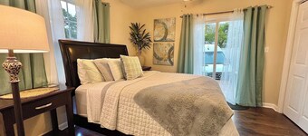 Waterfront Home with stunning views & Hot tub- rent Golf Cart/Kayak/Boat