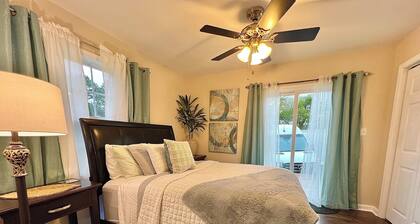 Waterfront Home with stunning views & Hot tub- rent Golf Cart/Kayak/Boat