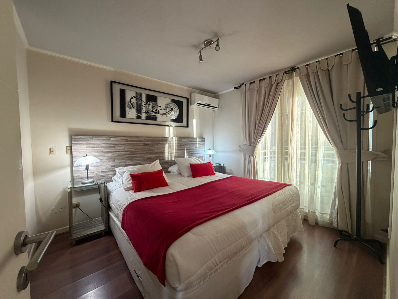 Down duvets, in-room safe, desk, free WiFi