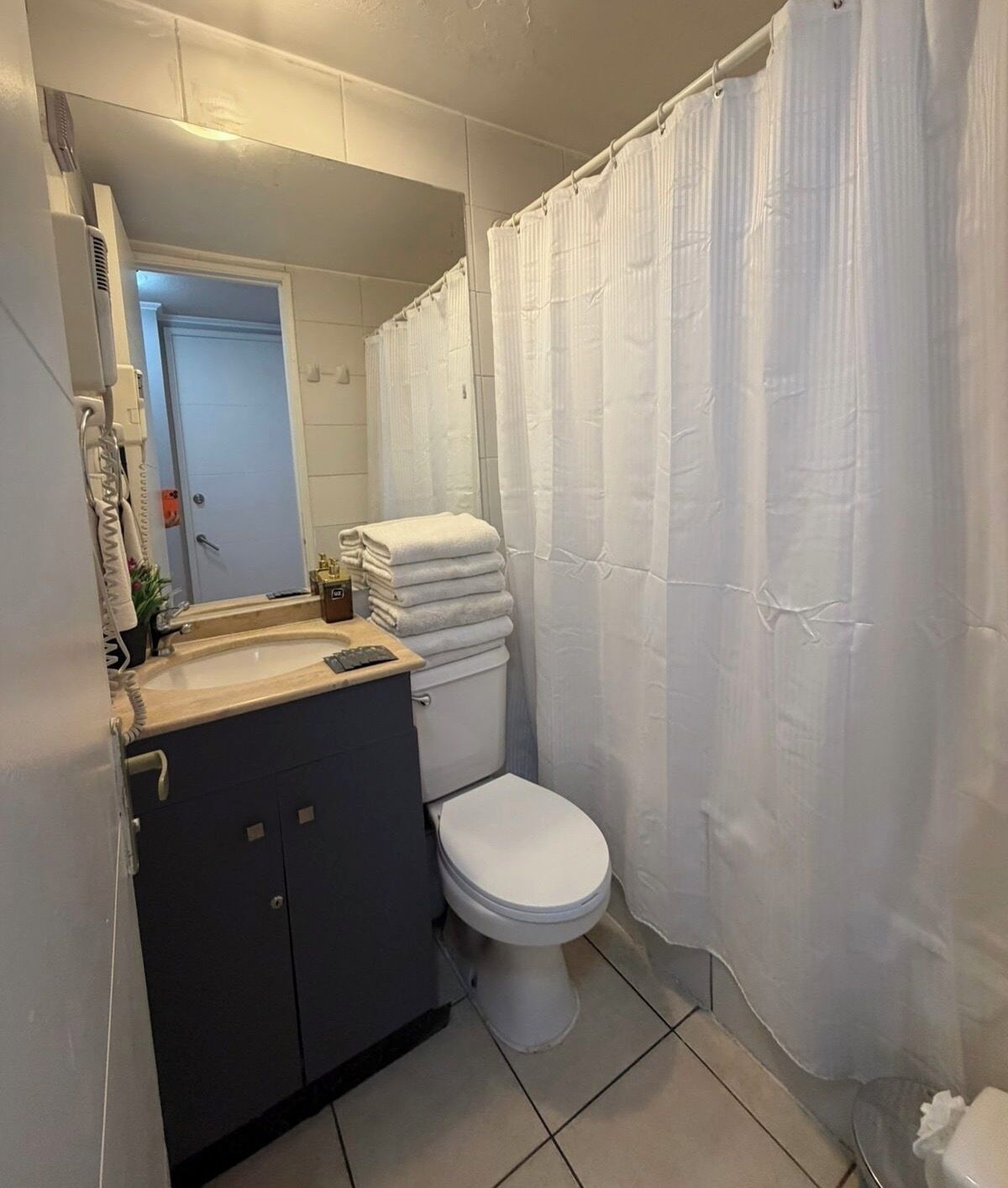 Apartment, 2 Bedrooms | Bathroom | Hair dryer, towels, soap, shampoo