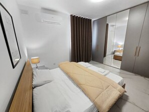 2 quartos, ferros/tábuas de passar roupa, Wi-Fi de cortesia