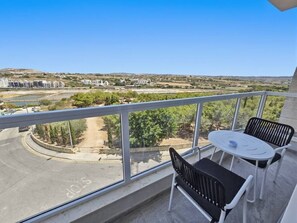 Outdoor dining - Serenity Suites 3 Park Views (San Pawl il-Baħar)