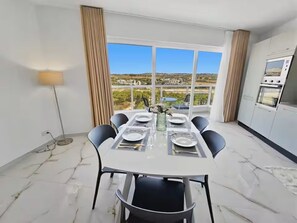 Dining - National Park views Apartment Terrace 2 bedroom 2 bathroom (San Pawl il-Baħar)