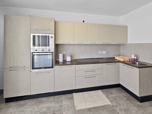 Fridge, microwave, oven, dishwasher - National Park Views, Apartment 2 bedroom 2 Bathroom Terrace (San Pawl il-Baħar)