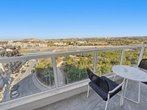 Outdoor dining - Serenity Suites 5 Park Views (San Pawl il-Baħar)