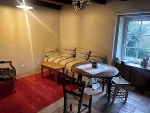 Living area - The house of Do (Bonneuil Matours)