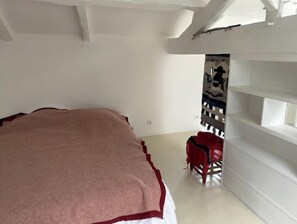 Room - The house of Do (Bonneuil Matours)