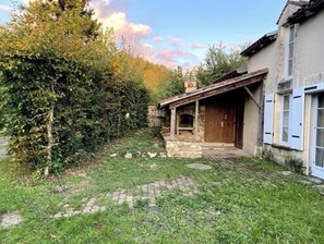 Exterior - The house of Do (Bonneuil Matours)