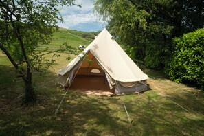 Property grounds - Mole bell tent, in a stunning orchard, minutes from Lyme Regis/Jurassic Coast (Uplyme)