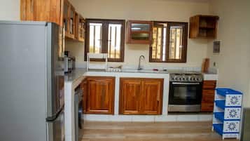 Apartament | Cuina privada | Frigorífic, microones, forn i placa de cuina