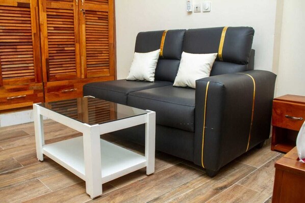 Studio, Garden View | Living area - RESIDENCE MBESSA (Abidjan)