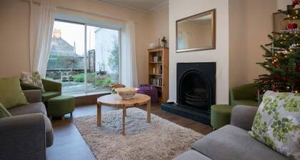 Near Beach - Pets - Bbq - Fireplace - Sleeps 10