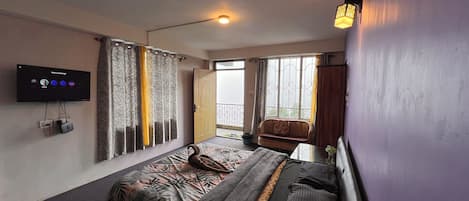 Basic Triple Room, Balcony, Mountain View