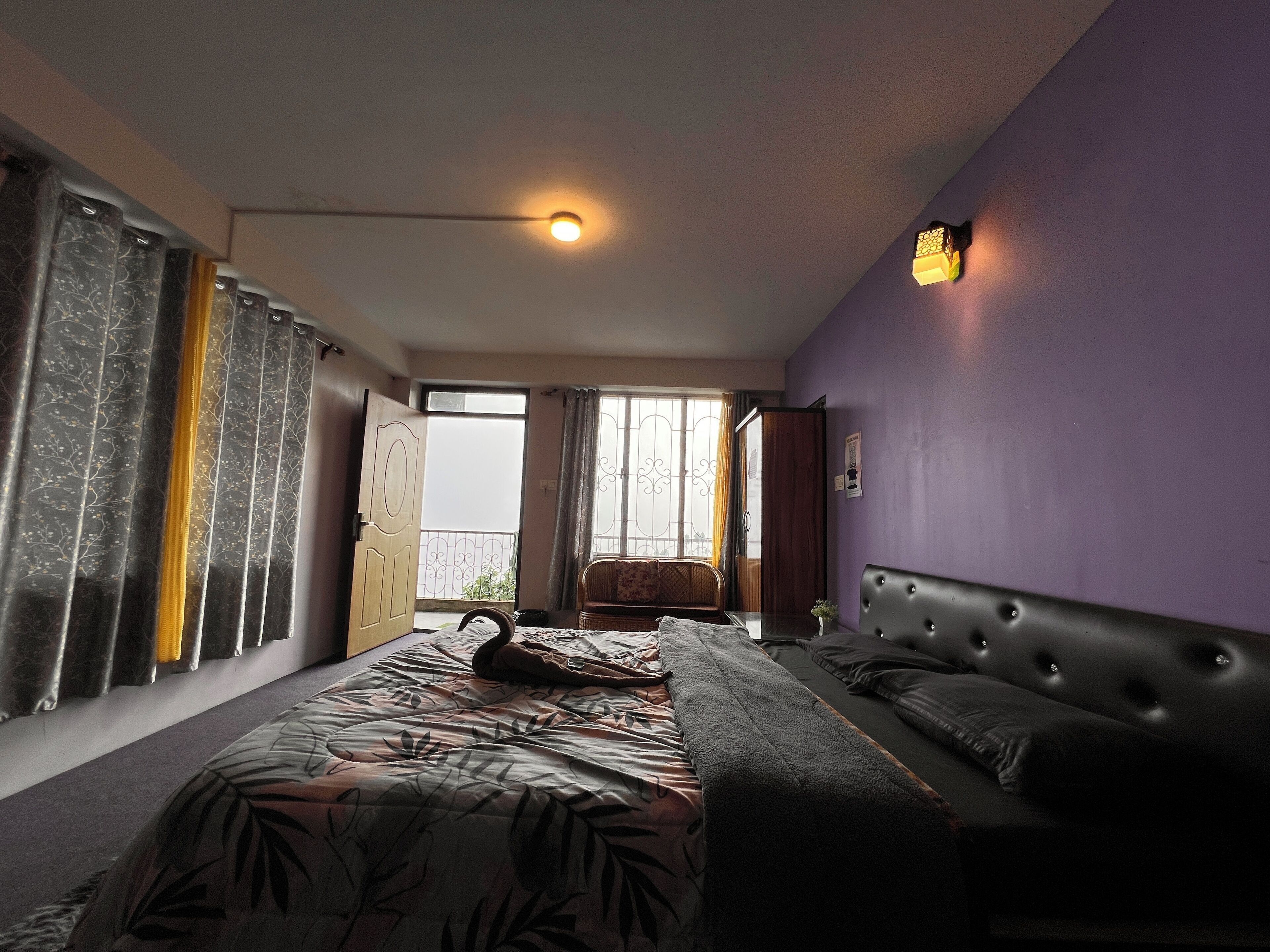 Basic Triple Room, Balcony, Mountain View