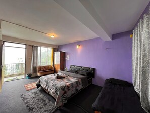 ベーシック トリプルルーム バルコニー マウンテンビュー | WiFi (無料)