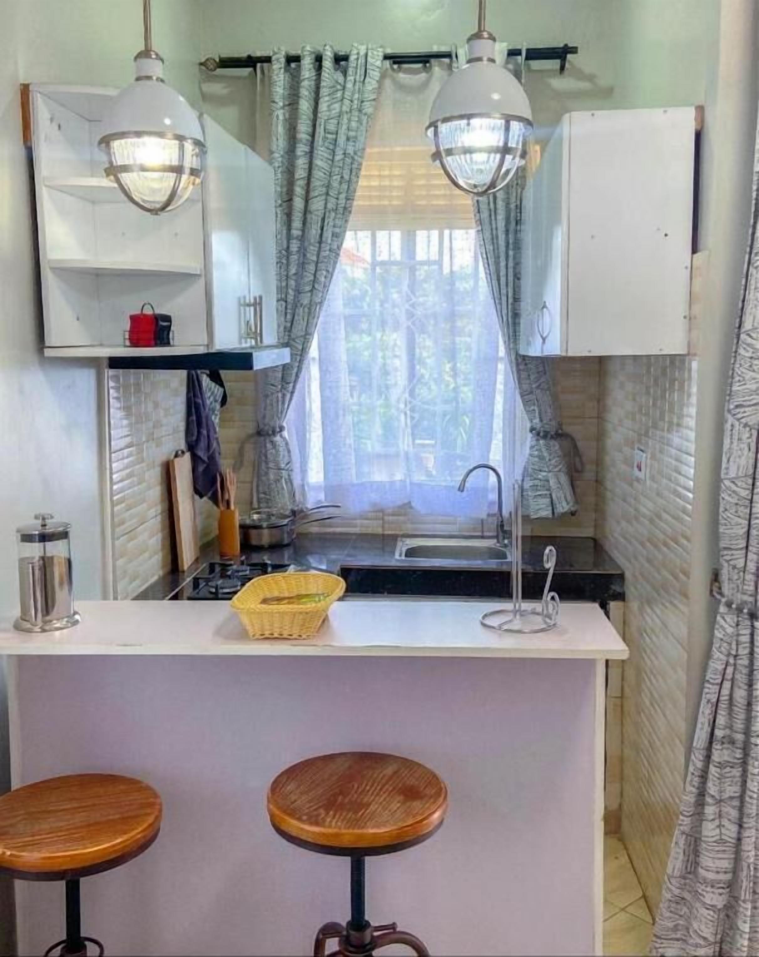 Full-sized fridge, microwave, stovetop, cookware/dishes/utensils