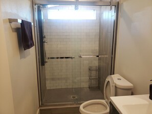 Shower, towels, toilet paper - Welcome To East Dallas! King Bed! Near It All (Dallas)