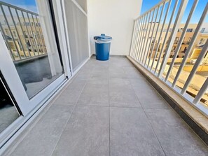Property grounds - Msida 2 Terraces 2 Bedrooms, 2 Bathrooms Family Friendly (L-Imsida)