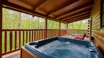 Tina de hidromasaje al aire libre