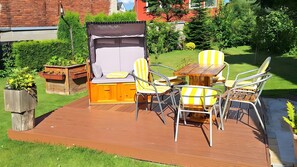 Outdoor dining - Apartment 'Für 6 Personen 110 M²' with Private Pool, Private Terrace and Wi-Fi (Dingelstädt)